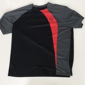 Men’s gray, black,and,red puma shirt (US XL)
